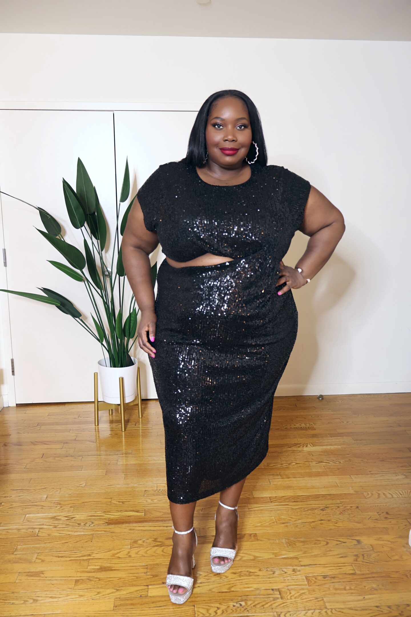 Spice up your new years eve outfit with this plus size sequin dress its also perfect for a hoilday party outfit. It's an Amazon plus size dress from amazon the drop.